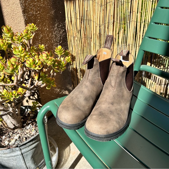 Blundstone #585 Women’s Rustic Brown Chelsea Boots - Picture 2 of 7